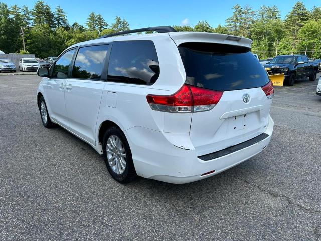 Photo 2 VIN: 5TDYK3DC2DS304923 - TOYOTA SIENNA XLE 