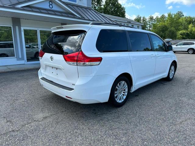 Photo 3 VIN: 5TDYK3DC2DS304923 - TOYOTA SIENNA XLE 