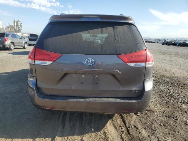 Photo 5 VIN: 5TDYK3DC2DS334794 - TOYOTA SIENNA XLE 