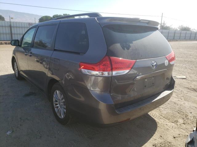 Photo 2 VIN: 5TDYK3DC2DS338487 - TOYOTA SIENNA XLE 