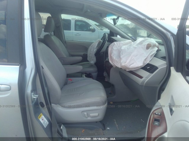 Photo 4 VIN: 5TDYK3DC2DS338988 - TOYOTA SIENNA 