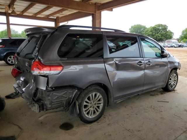 Photo 2 VIN: 5TDYK3DC2DS341132 - TOYOTA SIENNA XLE 