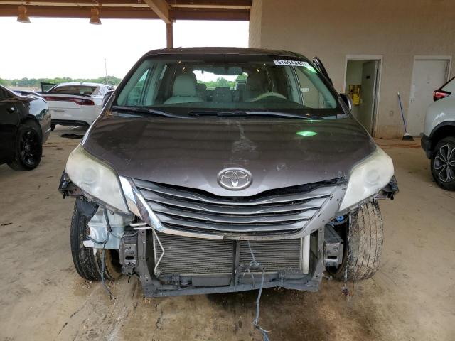 Photo 4 VIN: 5TDYK3DC2DS341132 - TOYOTA SIENNA XLE 