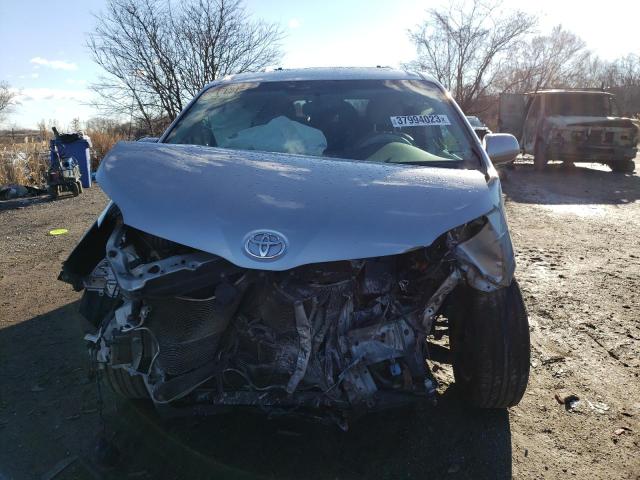 Photo 4 VIN: 5TDYK3DC2ES433584 - TOYOTA SIENNA XLE 