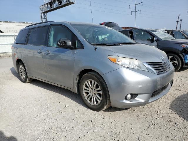 Photo 3 VIN: 5TDYK3DC2ES436209 - TOYOTA SIENNA XLE 