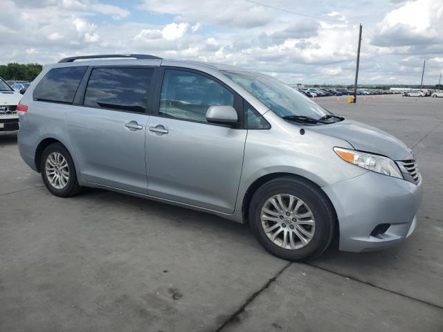 Photo 3 VIN: 5TDYK3DC2ES446898 - TOYOTA SIENNA XLE 