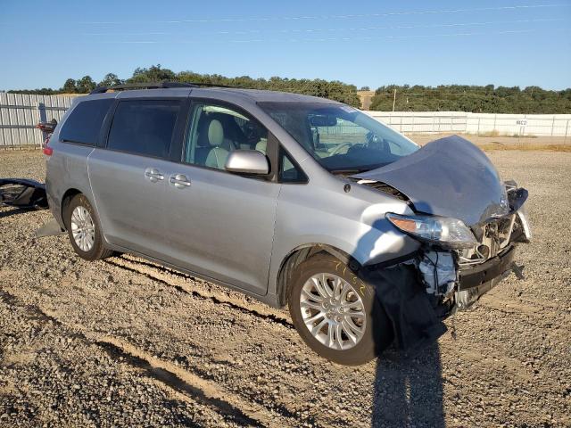 Photo 3 VIN: 5TDYK3DC2ES460767 - TOYOTA SIENNA XLE 