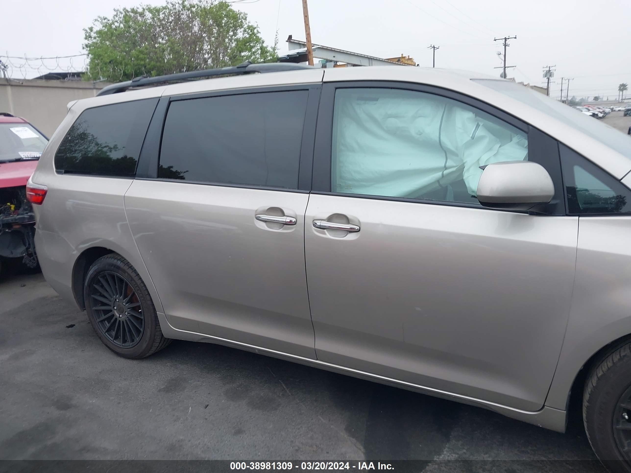 Photo 12 VIN: 5TDYK3DC2FS527160 - TOYOTA SIENNA XLE 