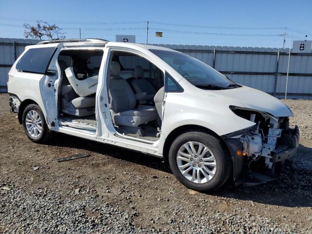 Photo 3 VIN: 5TDYK3DC2FS565486 - TOYOTA SIENNA XLE 