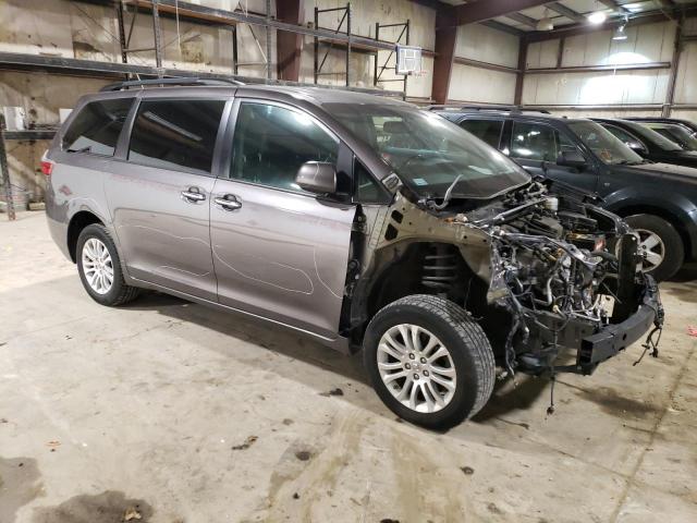 Photo 3 VIN: 5TDYK3DC2FS570347 - TOYOTA SIENNA XLE 