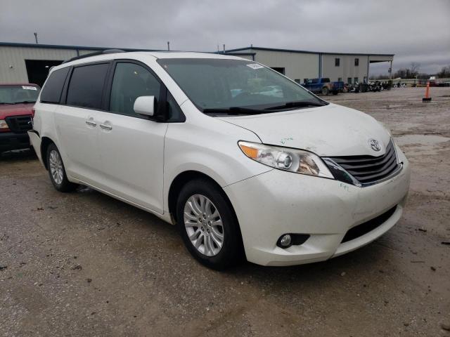 Photo 3 VIN: 5TDYK3DC2FS629123 - TOYOTA SIENNA XLE 