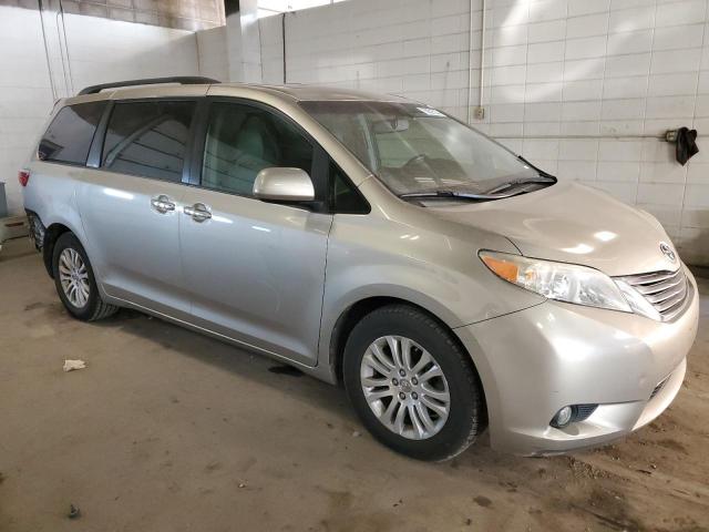 Photo 3 VIN: 5TDYK3DC2GS698606 - TOYOTA SIENNA XLE 