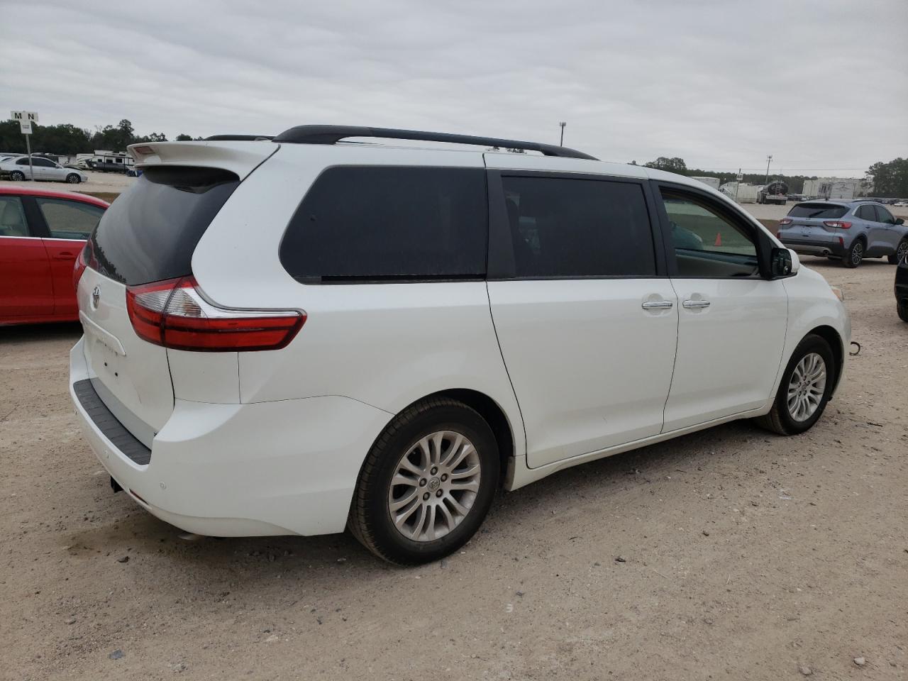 Photo 2 VIN: 5TDYK3DC2GS718224 - TOYOTA SIENNA 