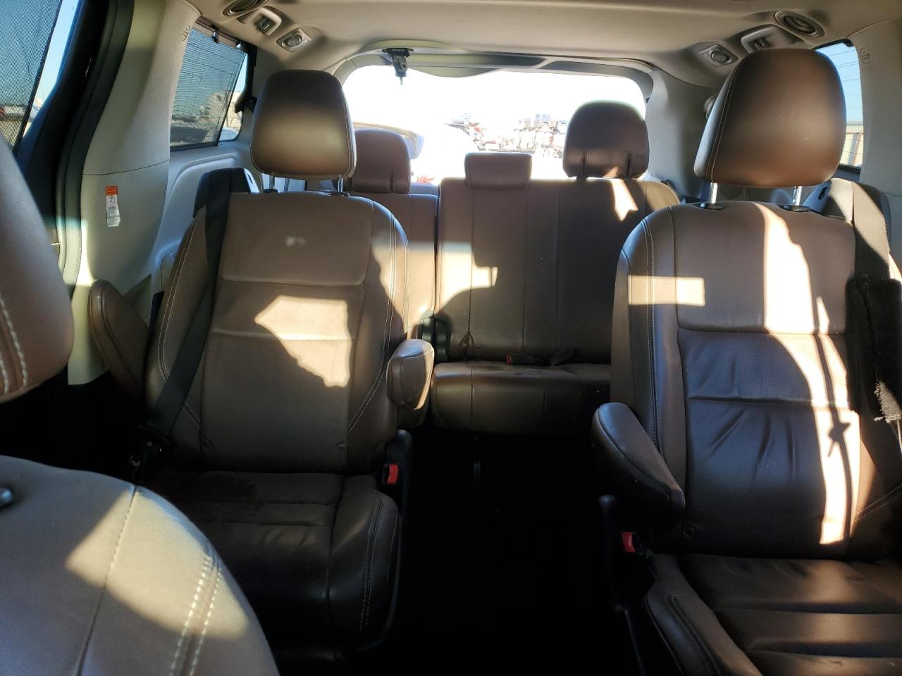 Photo 9 VIN: 5TDYK3DC2GS741308 - TOYOTA SIENNA 