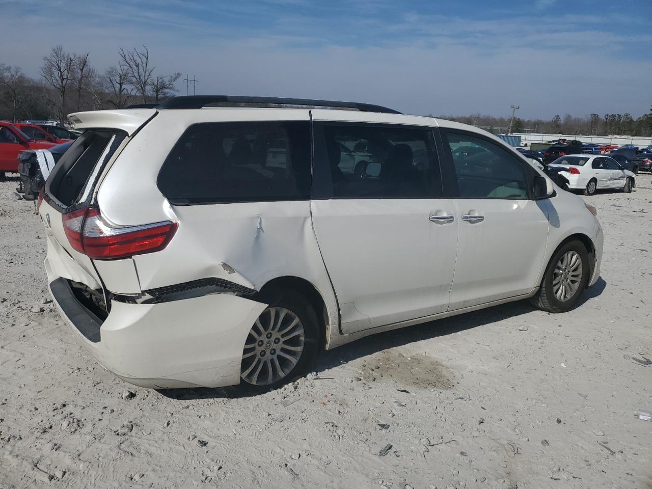 Photo 2 VIN: 5TDYK3DC2GS748193 - TOYOTA SIENNA 