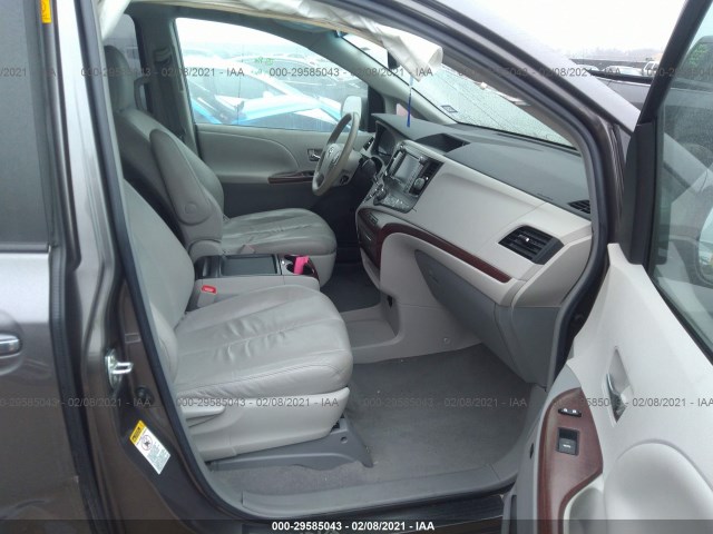 Photo 4 VIN: 5TDYK3DC3BS009990 - TOYOTA SIENNA 