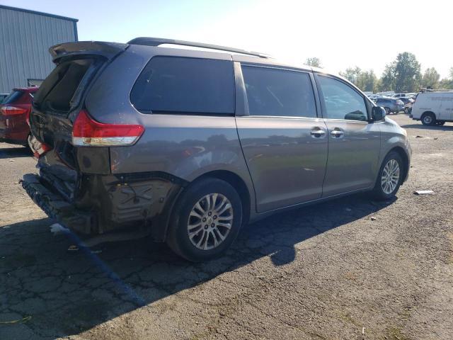 Photo 2 VIN: 5TDYK3DC3BS032587 - TOYOTA SIENNA XLE 