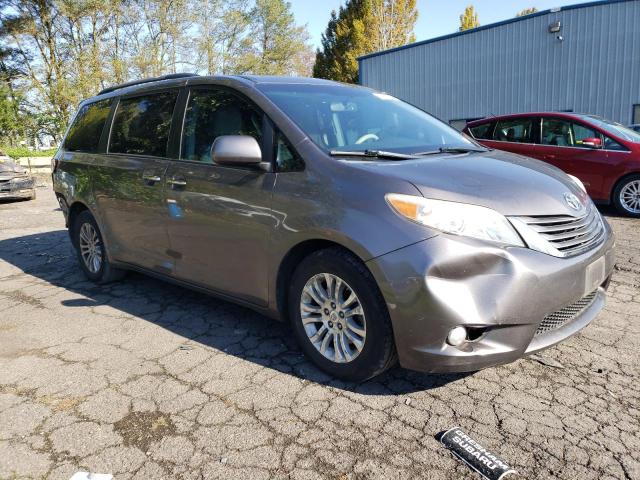 Photo 3 VIN: 5TDYK3DC3BS032587 - TOYOTA SIENNA XLE 