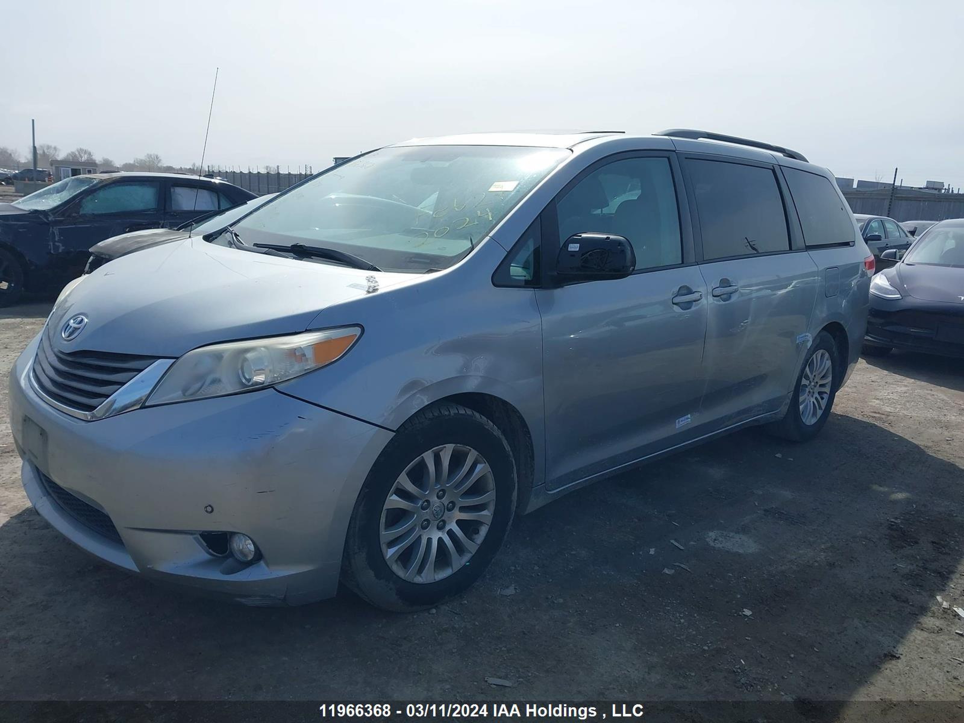 Photo 1 VIN: 5TDYK3DC3BS054010 - TOYOTA SIENNA 