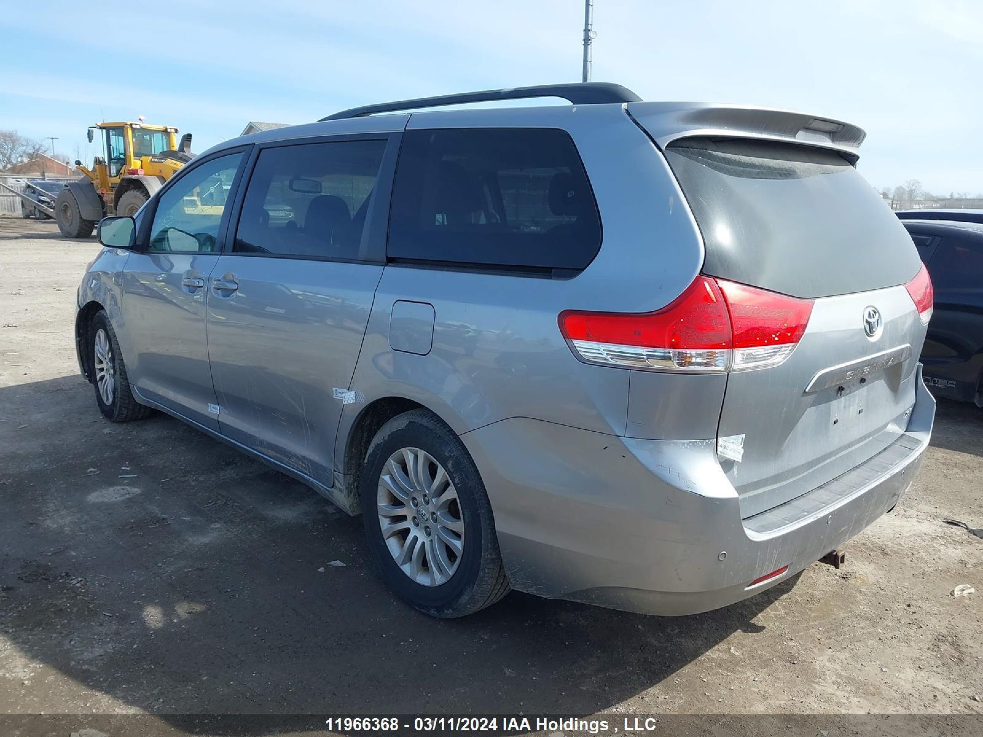 Photo 2 VIN: 5TDYK3DC3BS054010 - TOYOTA SIENNA 