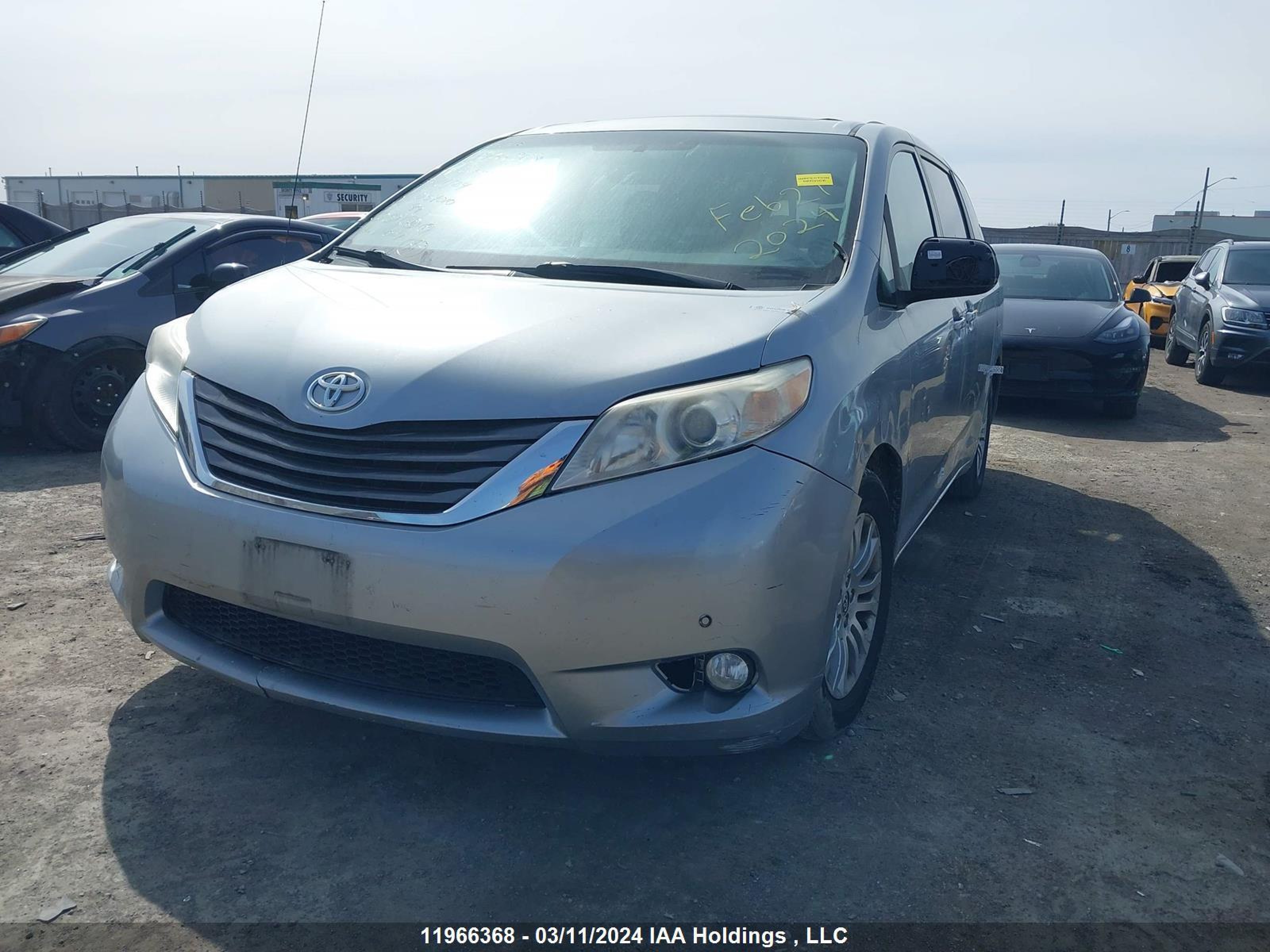 Photo 5 VIN: 5TDYK3DC3BS054010 - TOYOTA SIENNA 