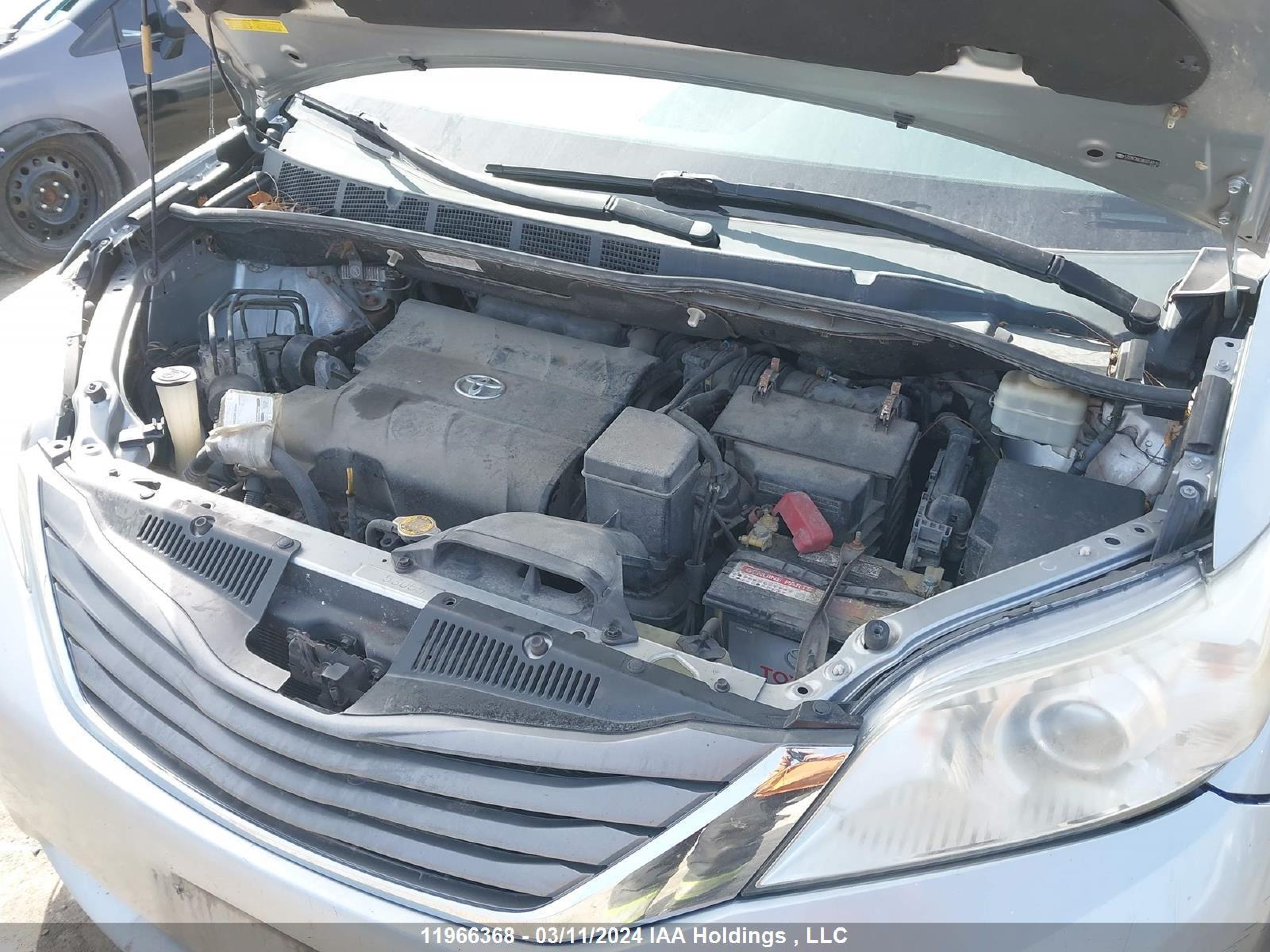 Photo 9 VIN: 5TDYK3DC3BS054010 - TOYOTA SIENNA 