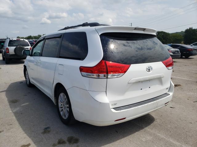 Photo 2 VIN: 5TDYK3DC3BS066951 - TOYOTA SIENNA XLE 