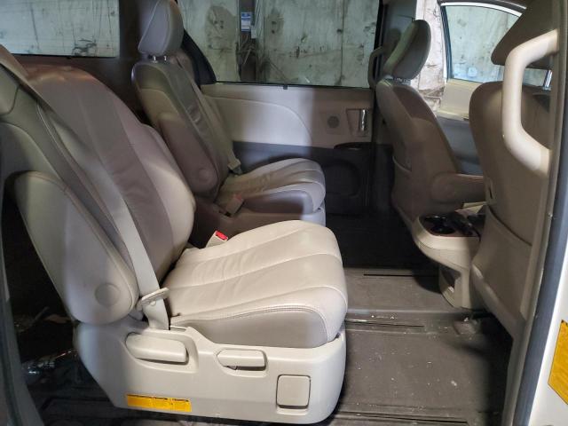 Photo 10 VIN: 5TDYK3DC3BS084589 - TOYOTA SIENNA XLE 