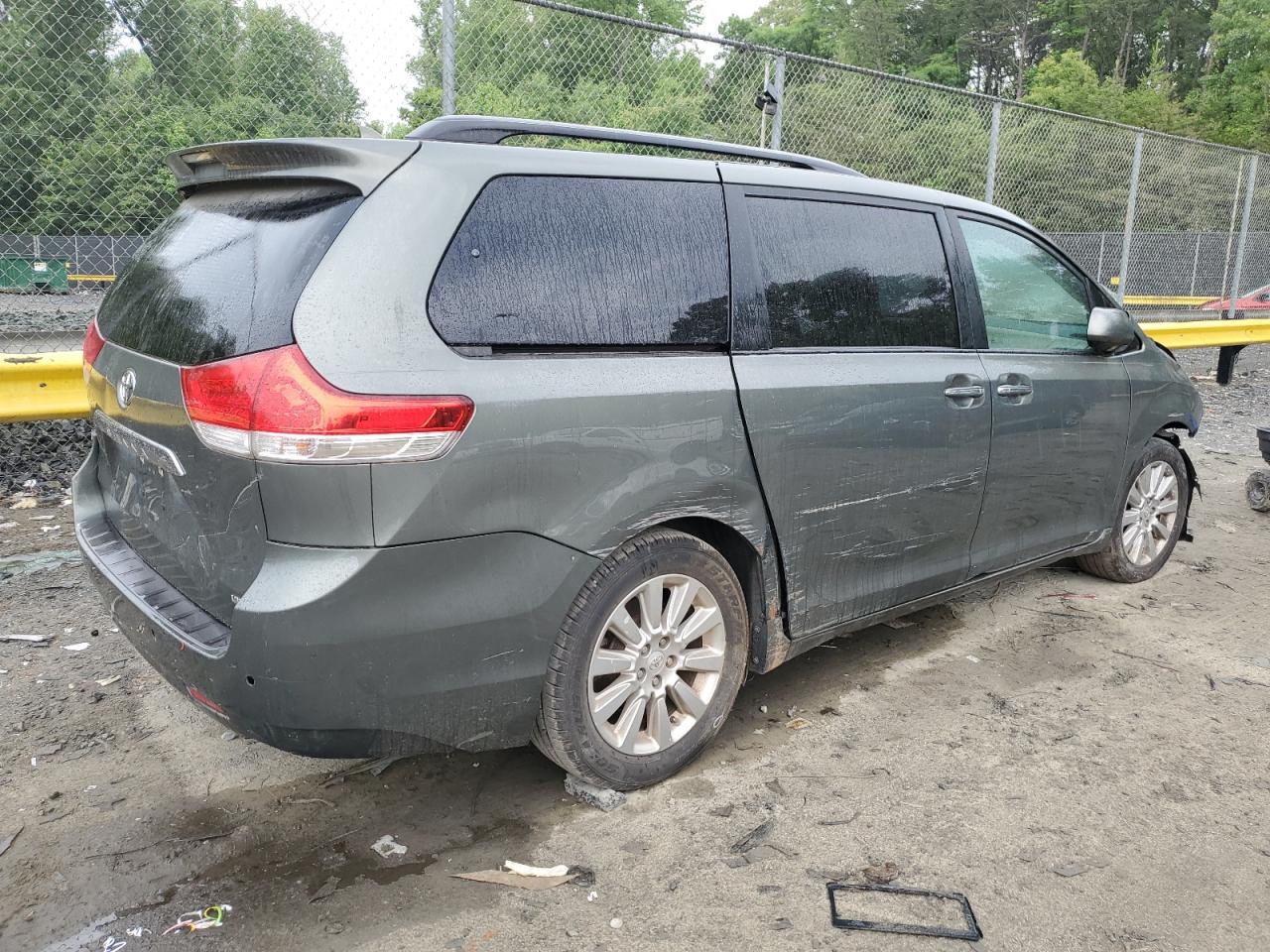 Photo 2 VIN: 5TDYK3DC3BS088058 - TOYOTA SIENNA 