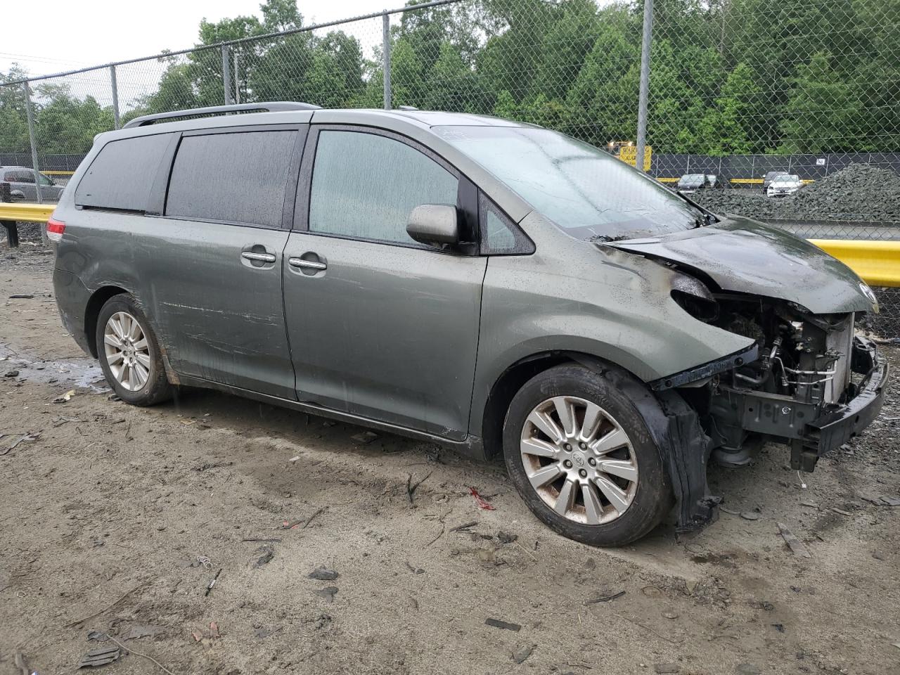 Photo 3 VIN: 5TDYK3DC3BS088058 - TOYOTA SIENNA 