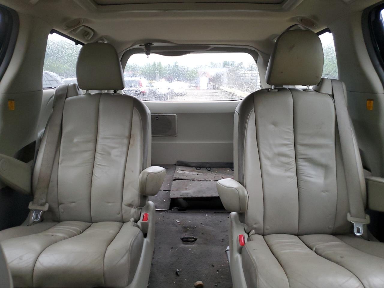 Photo 9 VIN: 5TDYK3DC3BS088058 - TOYOTA SIENNA 