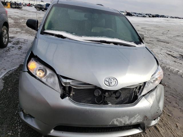 Photo 4 VIN: 5TDYK3DC3BS091610 - TOYOTA SIENNA XLE 