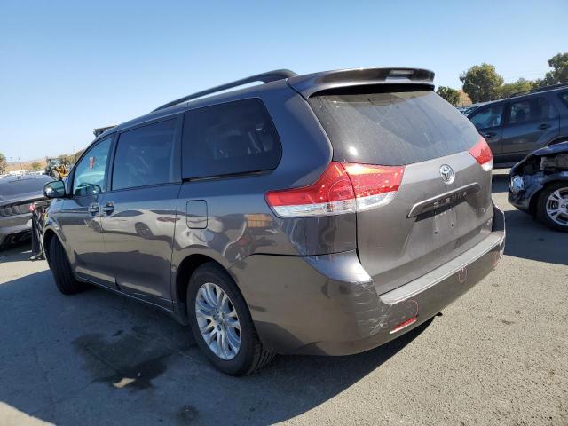 Photo 1 VIN: 5TDYK3DC3BS099884 - TOYOTA SIENNA XLE 