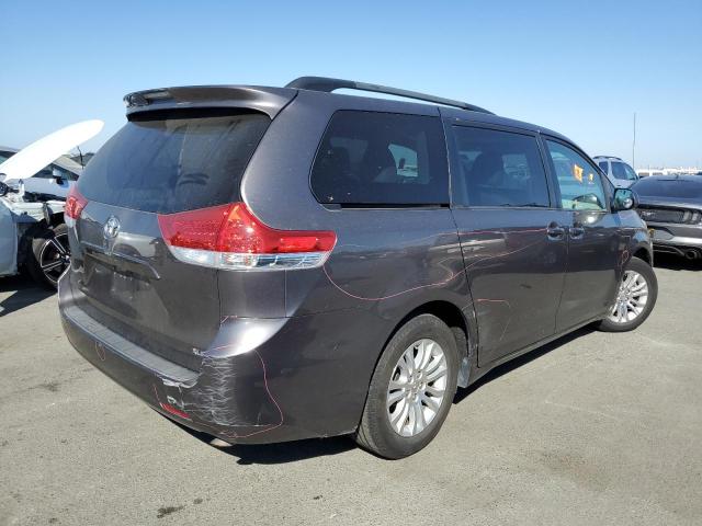 Photo 2 VIN: 5TDYK3DC3BS099884 - TOYOTA SIENNA XLE 