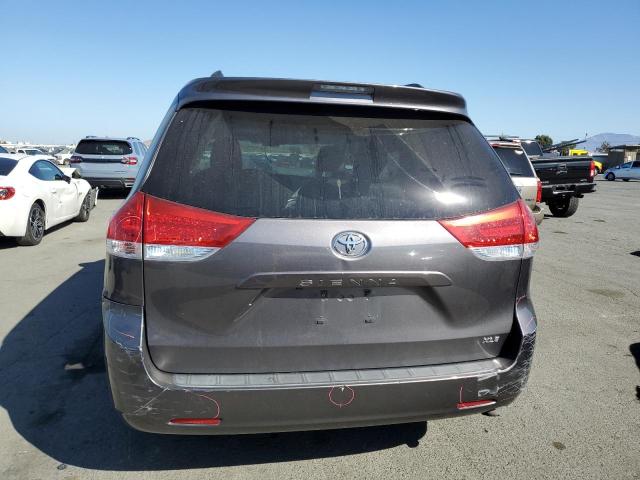 Photo 5 VIN: 5TDYK3DC3BS099884 - TOYOTA SIENNA XLE 