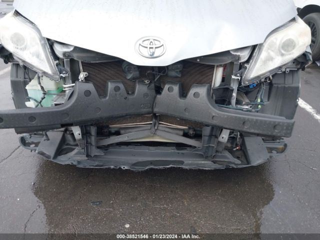 Photo 5 VIN: 5TDYK3DC3BS102203 - TOYOTA SIENNA 