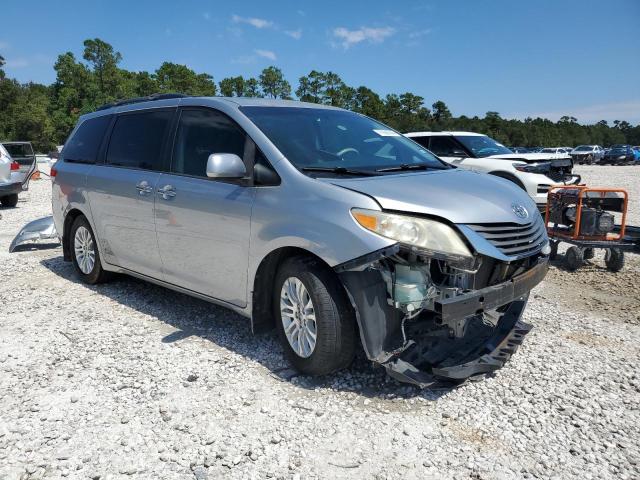 Photo 3 VIN: 5TDYK3DC3BS147190 - TOYOTA SIENNA XLE 