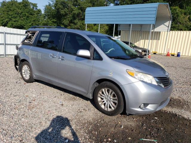 Photo 3 VIN: 5TDYK3DC3BS154995 - TOYOTA SIENNA XLE 