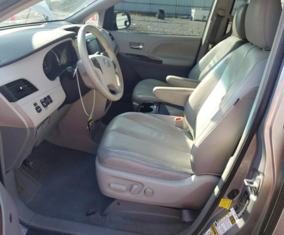 Photo 6 VIN: 5TDYK3DC3BS154995 - TOYOTA SIENNA XLE 