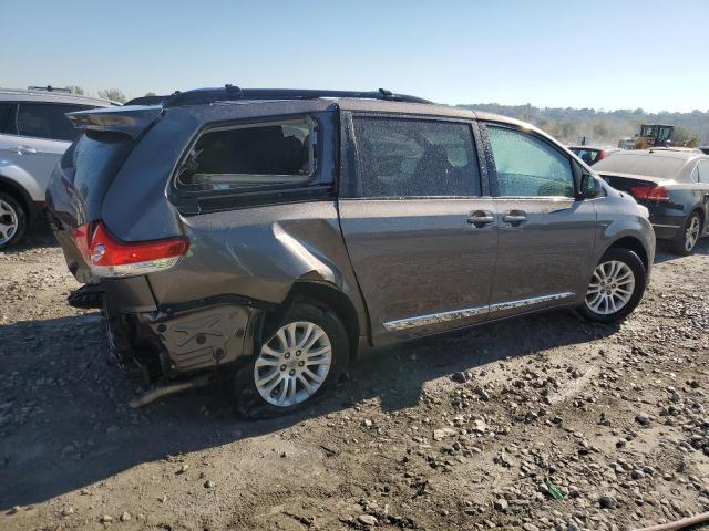 Photo 2 VIN: 5TDYK3DC3BS157363 - TOYOTA SIENNA XLE 