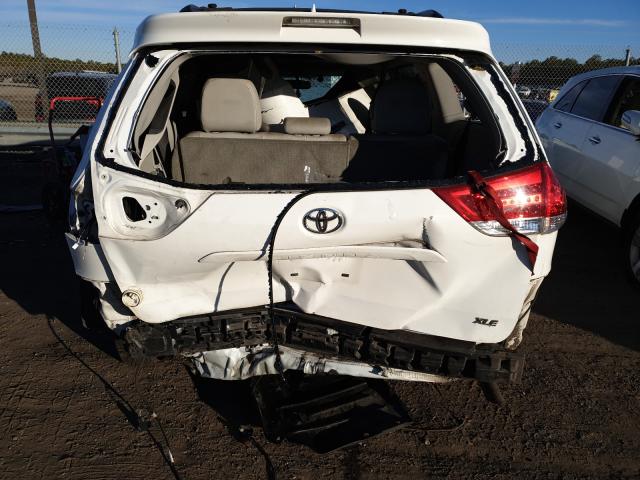 Photo 8 VIN: 5TDYK3DC3CS178599 - TOYOTA SIENNA XLE 