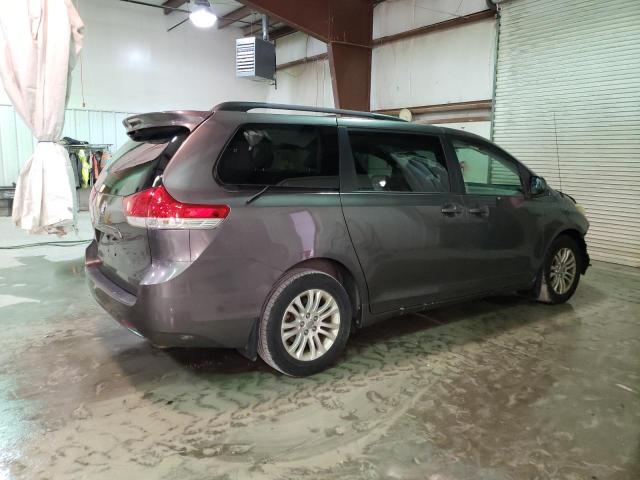 Photo 2 VIN: 5TDYK3DC3CS179011 - TOYOTA SIENNA XLE 