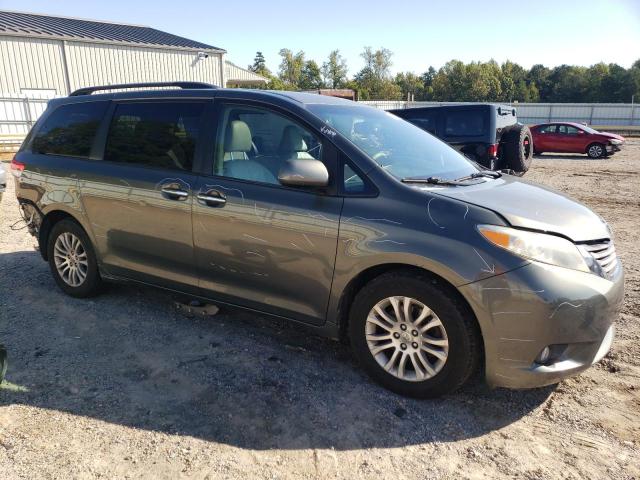 Photo 3 VIN: 5TDYK3DC3CS183267 - TOYOTA SIENNA XLE 