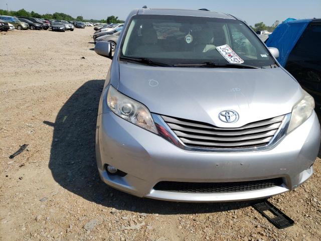 Photo 4 VIN: 5TDYK3DC3CS188629 - TOYOTA SIENNA XLE 