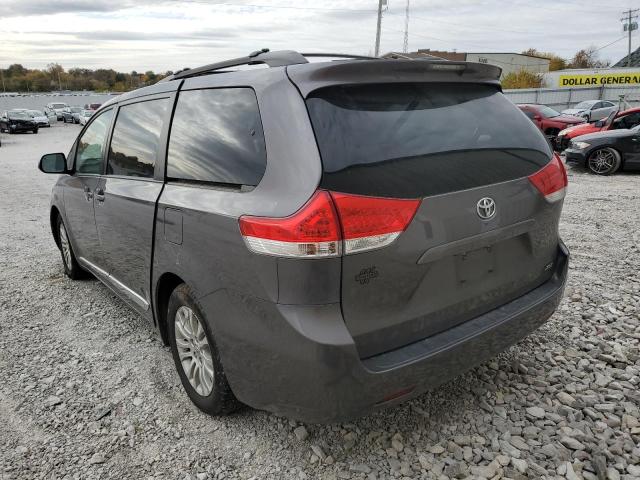 Photo 2 VIN: 5TDYK3DC3CS191286 - TOYOTA SIENNA XLE 