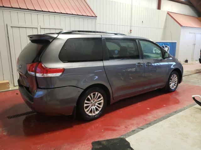 Photo 2 VIN: 5TDYK3DC3CS194415 - TOYOTA SIENNA XLE 