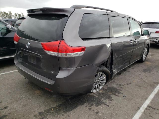 Photo 2 VIN: 5TDYK3DC3CS202481 - TOYOTA SIENNA XLE 