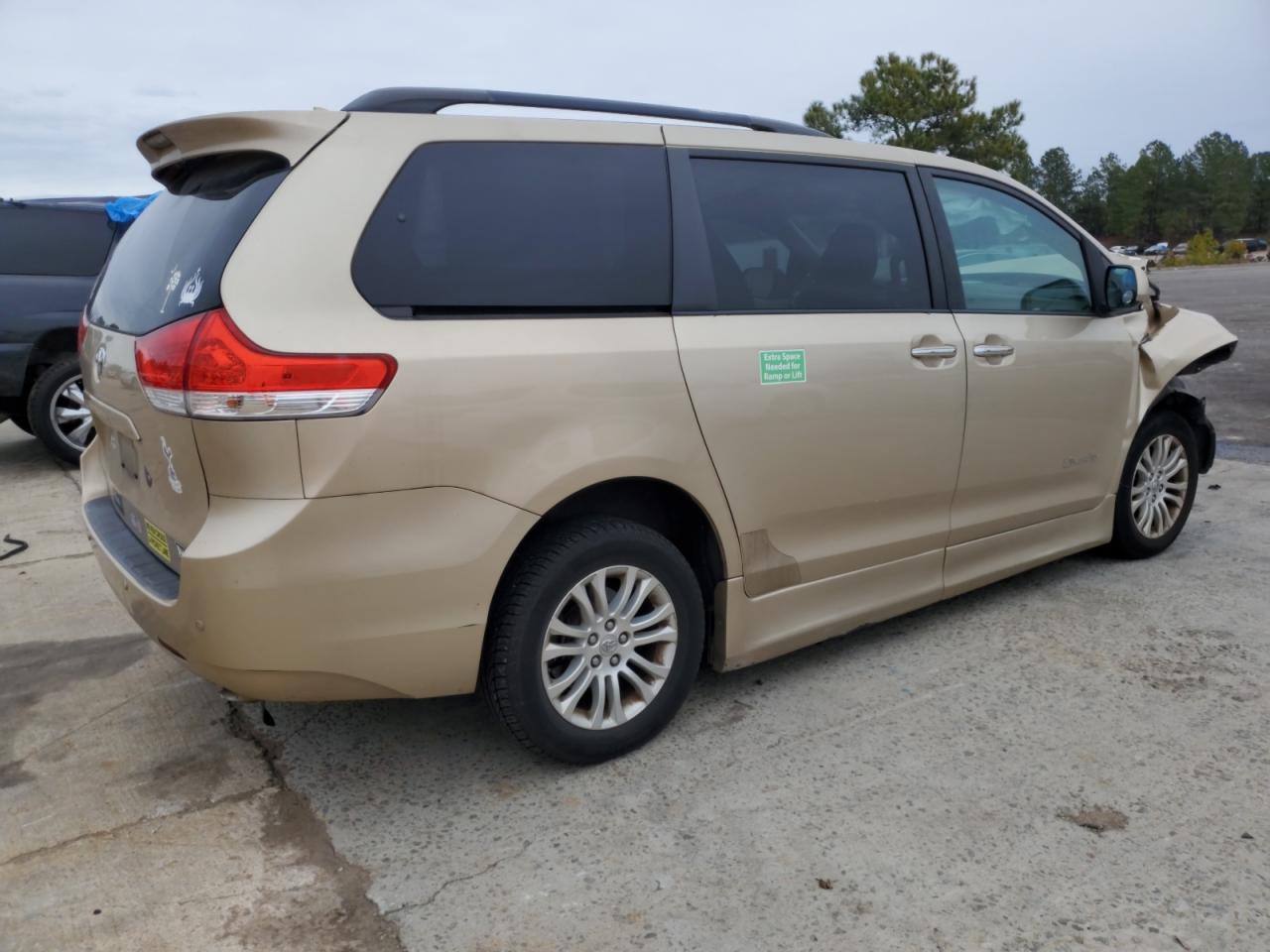 Photo 2 VIN: 5TDYK3DC3CS207308 - TOYOTA SIENNA 