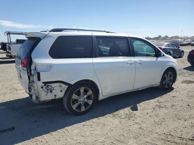 Photo 2 VIN: 5TDYK3DC3CS212105 - TOYOTA SIENNA XLE 