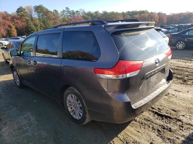 Photo 2 VIN: 5TDYK3DC3CS223878 - TOYOTA SIENNA XLE 